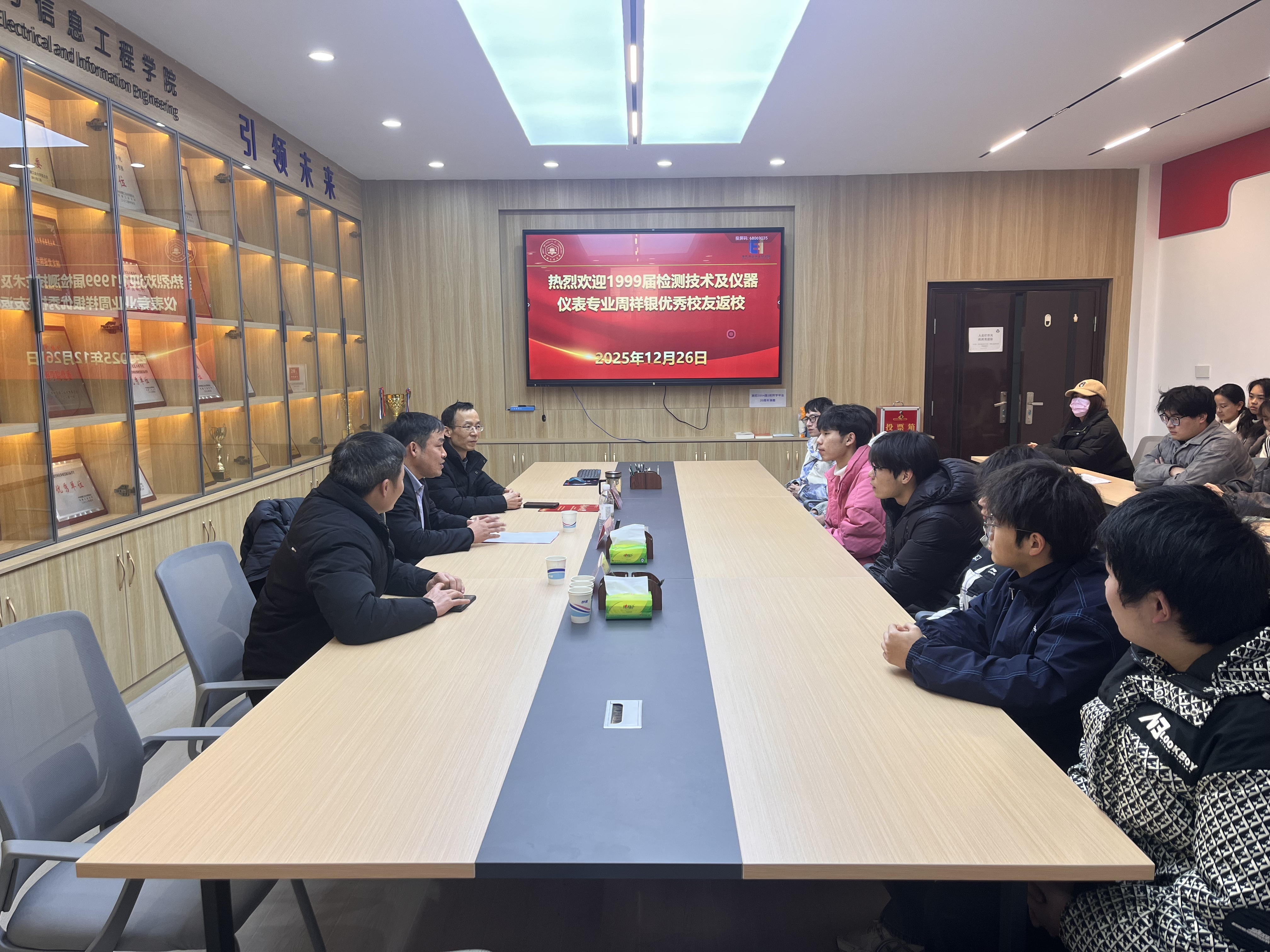 周祥银校友回母校参加毓秀讲坛“优秀校友面对面”活动-安徽工业大学校友总会